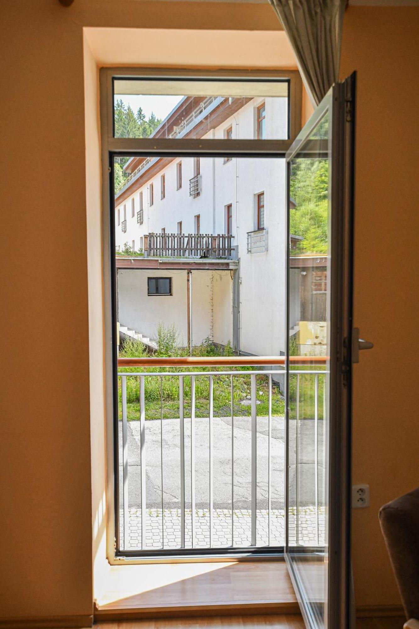 Apartmány Areál Ados Harrachov Esterno foto